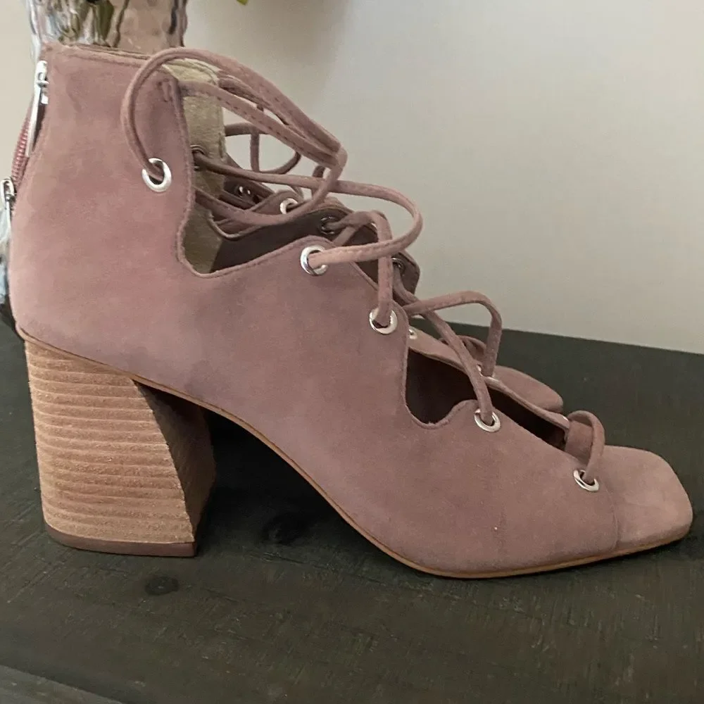 ❤️Vince Camuto Leather Heels (size 9) - Picture 2 of 6